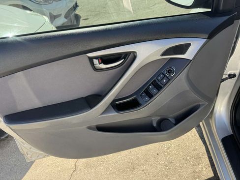 Used 2015 Hyundai Elantra SE w/ Option Group 02 FWD image 8