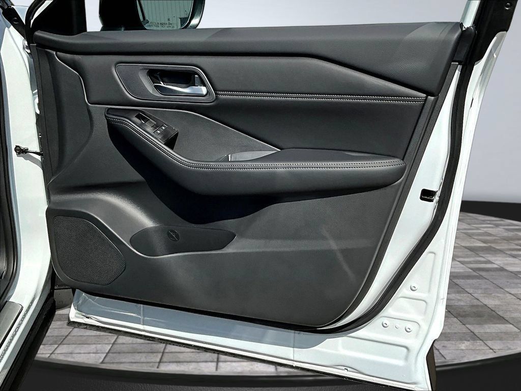 New 2026 Nissan Rogue Dark Armor AWD/4WD image 32