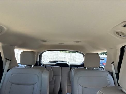 Used 2023 Ford Explorer Limited w/ Limited Technology Package AWD/4WD image 35