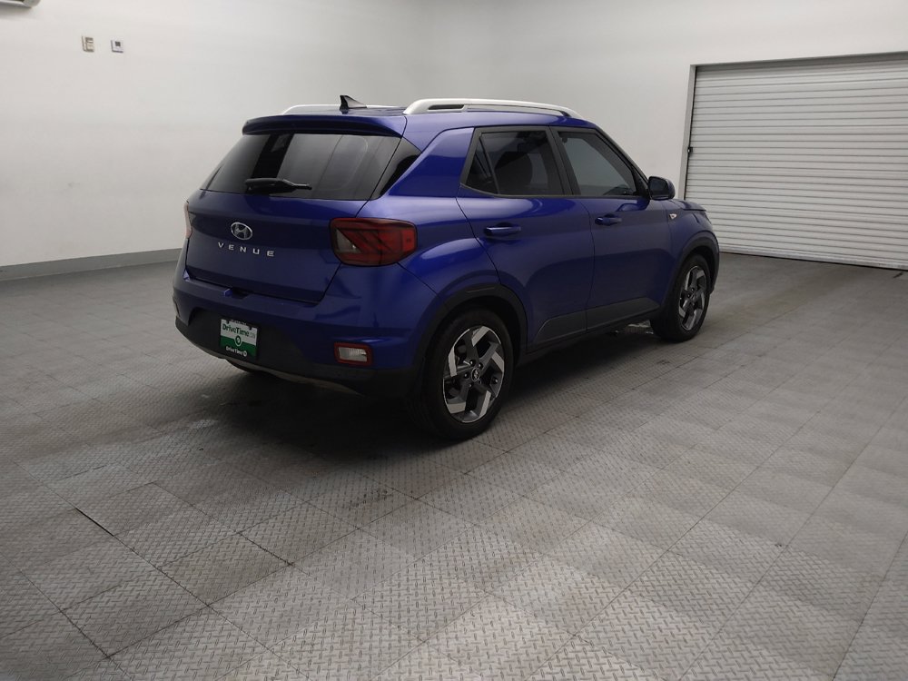 Used 2022 Hyundai Venue Limited FWD image 9