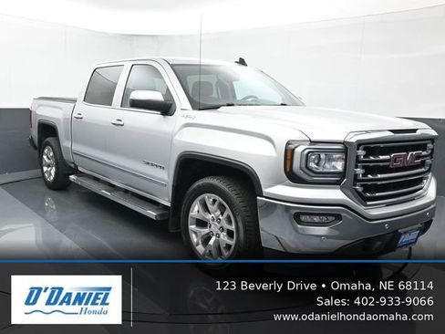 Used 2017 GMC Sierra 1500 SLT w/ SLT Preferred Package AWD/4WD image 8