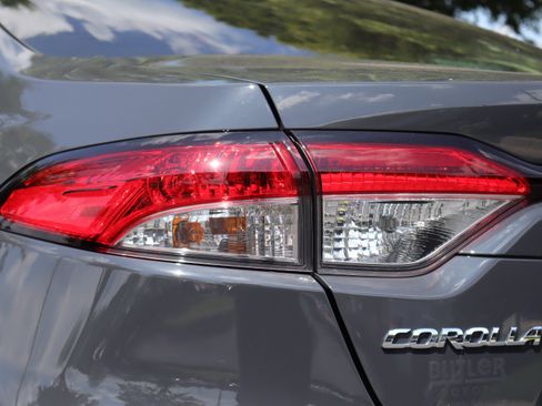 Used 2025 Toyota Corolla LE FWD image 34