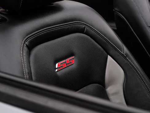Used 2019 Chevrolet Camaro SS image 38