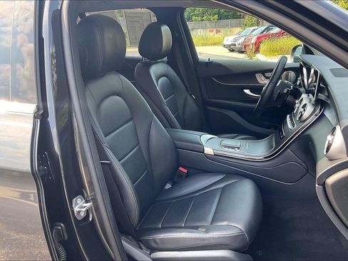 Used 2021 Mercedes-Benz GLC 300 4MATIC image 7