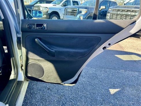 Used 2001 Volkswagen Golf GLS FWD image 13