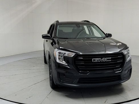 Used 2023 GMC Terrain SLE w/ Driver Convenience Package AWD/4WD image 8
