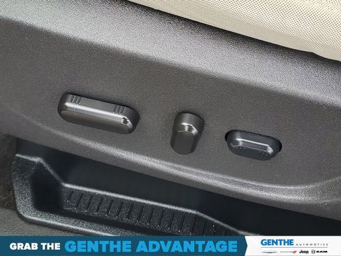Used 2017 Ford Escape SE w/ Equipment Group 201A AWD/4WD image 10
