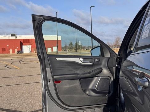 Used 2024 Ford Escape Platinum image 4