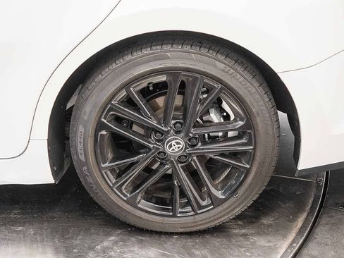 Used 2025 Toyota Camry SE w/ Convenience Package image 10