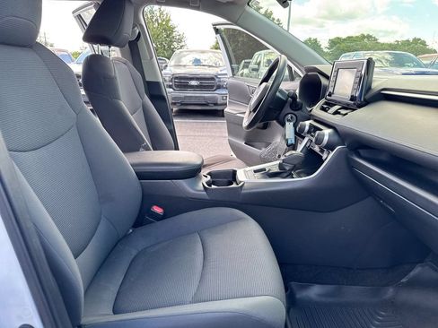 Used 2019 Toyota RAV4 LE AWD/4WD image 21