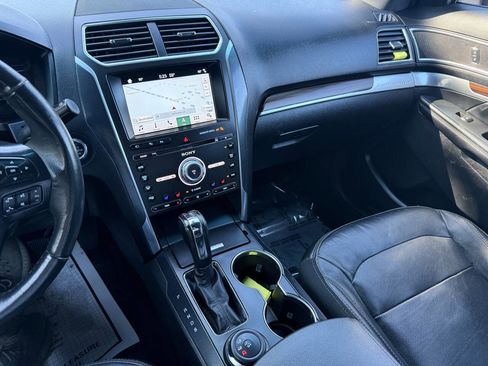 Used 2017 Ford Explorer Limited w/ Equipment Group 301A AWD/4WD image 15