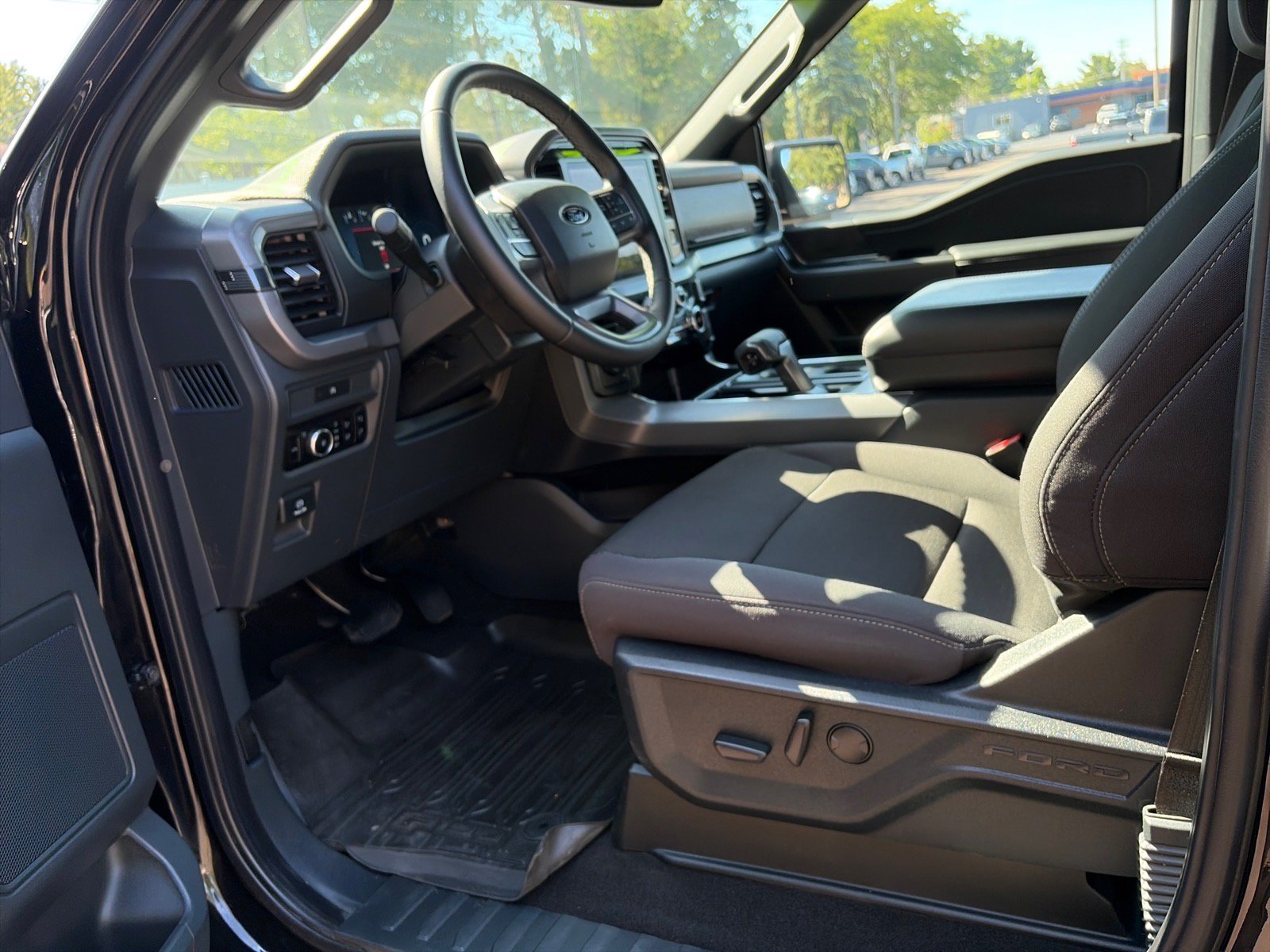 Used 2025 Ford F150 XLT w/ Equipment Group 302A MID AWD/4WD image 9