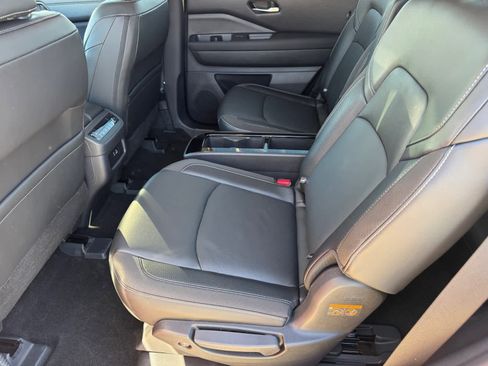 Certified 2025 Nissan Pathfinder SL w/ SL Premium Package image 11