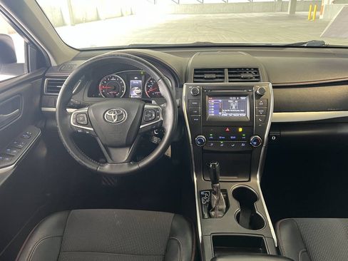Used 2017 Toyota Camry SE FWD image 16