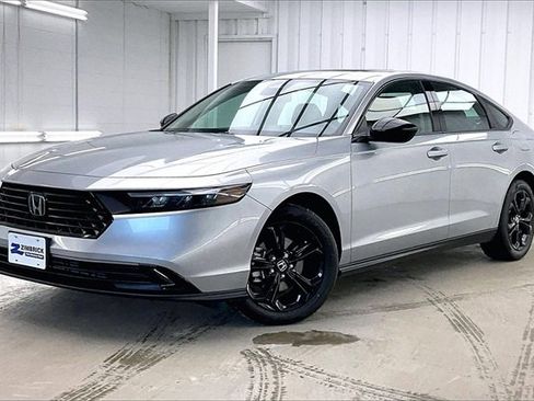 Certified 2025 Honda Accord SE image 2