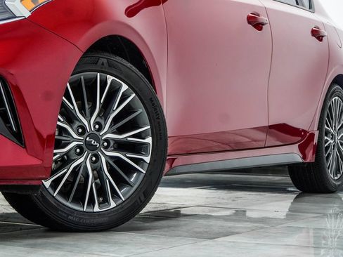 Used 2024 Kia Forte GT-Line w/ GT-Line Premium Package FWD image 3