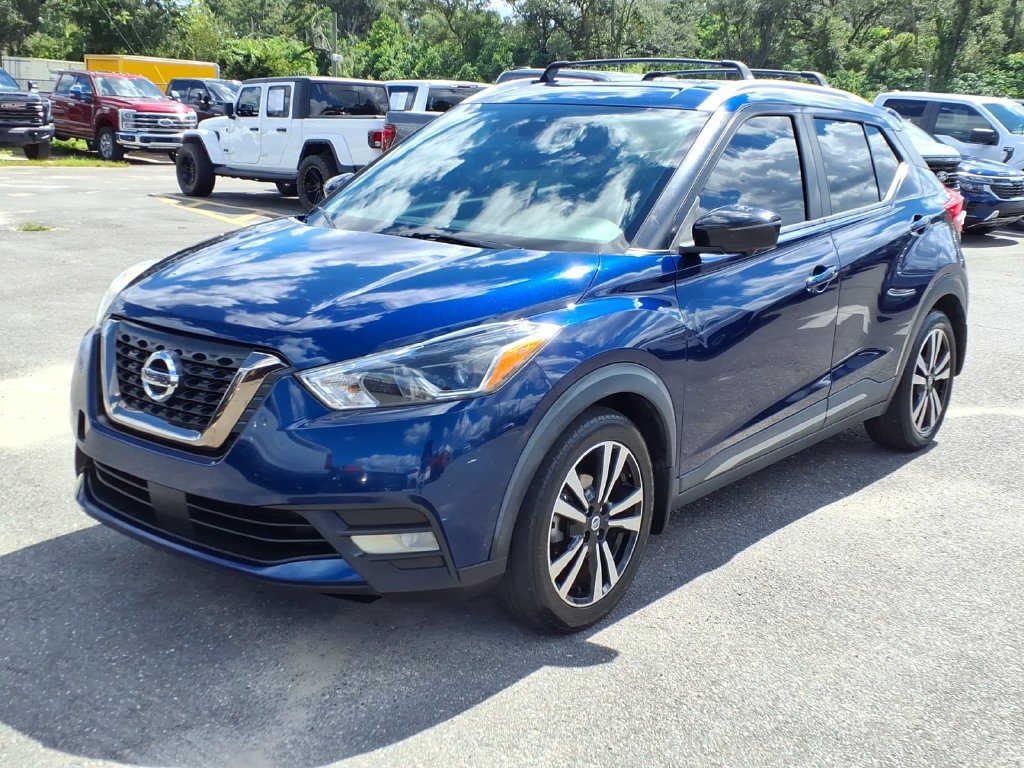 Used 2020 Nissan Kicks SR w/ SR Premium Package FWD image 3