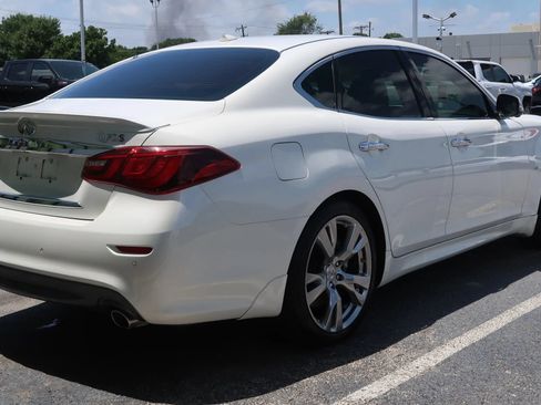 Used 2019 INFINITI Q70 Luxe w/ Sport Package RWD image 14