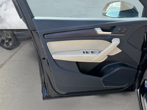 Used 2022 Audi Q5 Premium w/ Convenience Package image 22