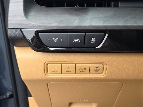 Certified 2024 Kia Carnival EX image 31