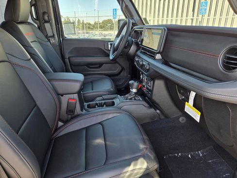 New 2025 Jeep Gladiator Rubicon image 36