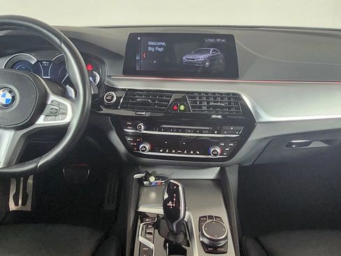 Used 2019 BMW 530e w/ M Sport Package image 23