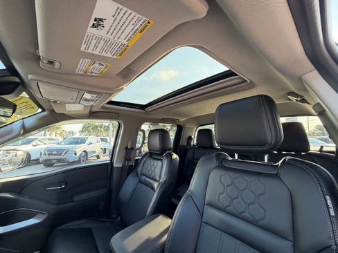 Certified 2024 Nissan Frontier SL image 24