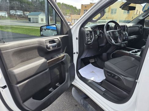 Used 2022 Chevrolet Silverado 1500 LT Trail Boss w/ Bed Protection Package AWD/4WD image 10