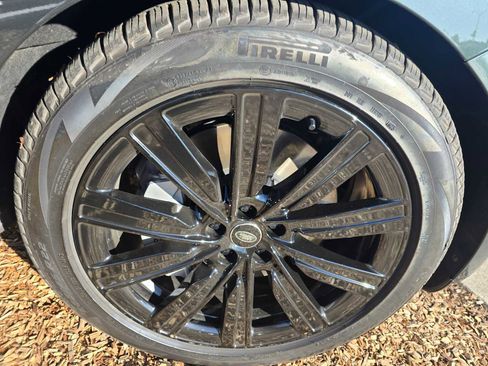 Used 2025 Land Rover Range Rover SE image 9