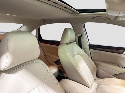 Used 2020 Volkswagen Passat 2.0T SEL image 33