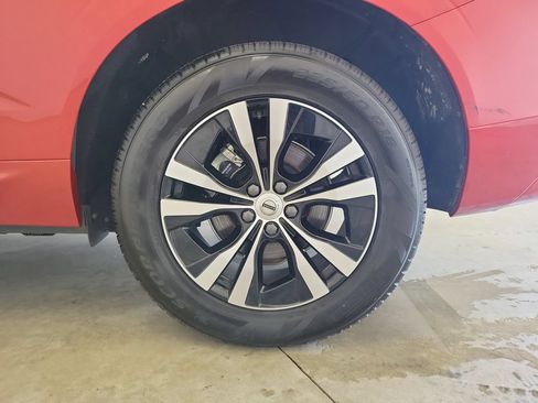 Used 2024 Volvo XC60 B5 Core AWD/4WD image 12