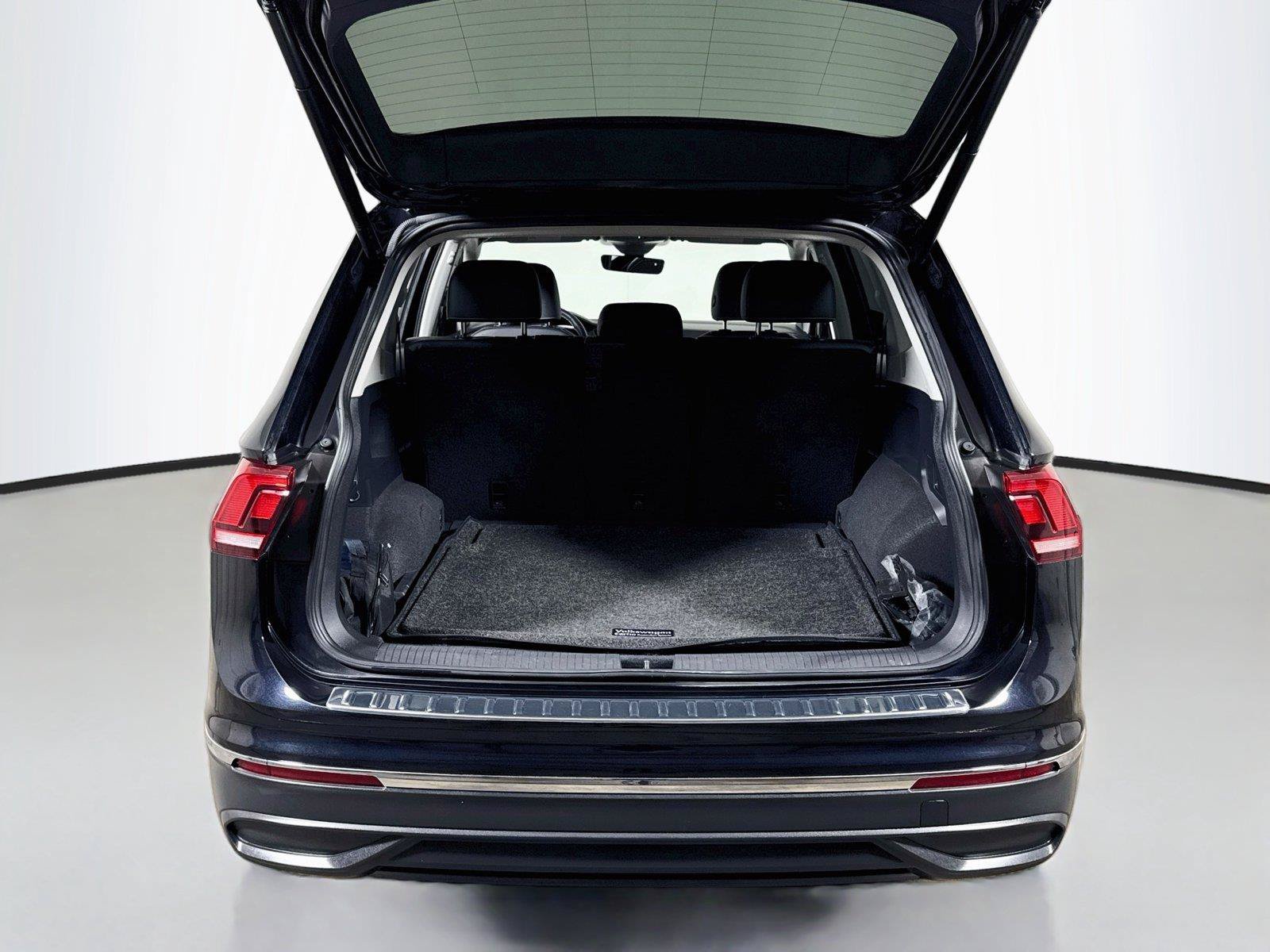 Used 2024 Volkswagen Tiguan SE AWD/4WD image 24