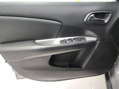 Used 2020 Dodge Journey SE FWD image 18