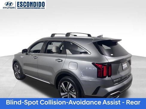 Used 2023 Kia Sorento EX image 3