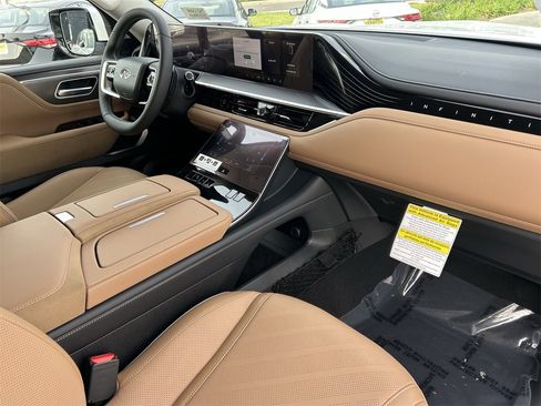 New 2026 INFINITI QX80 Luxe image 8
