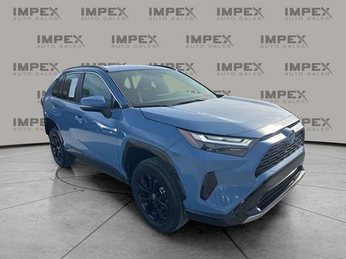 Used 2024 Toyota RAV4 SE image 7