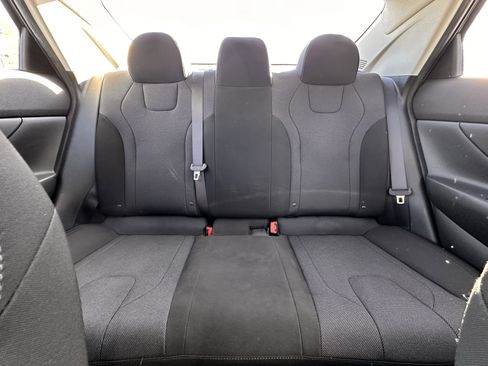 Used 2021 Hyundai Elantra SE image 19