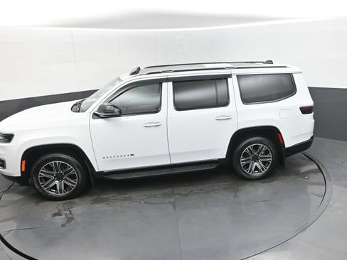 Used 2024 Jeep Wagoneer 4WD w/ Premium Group I image 35
