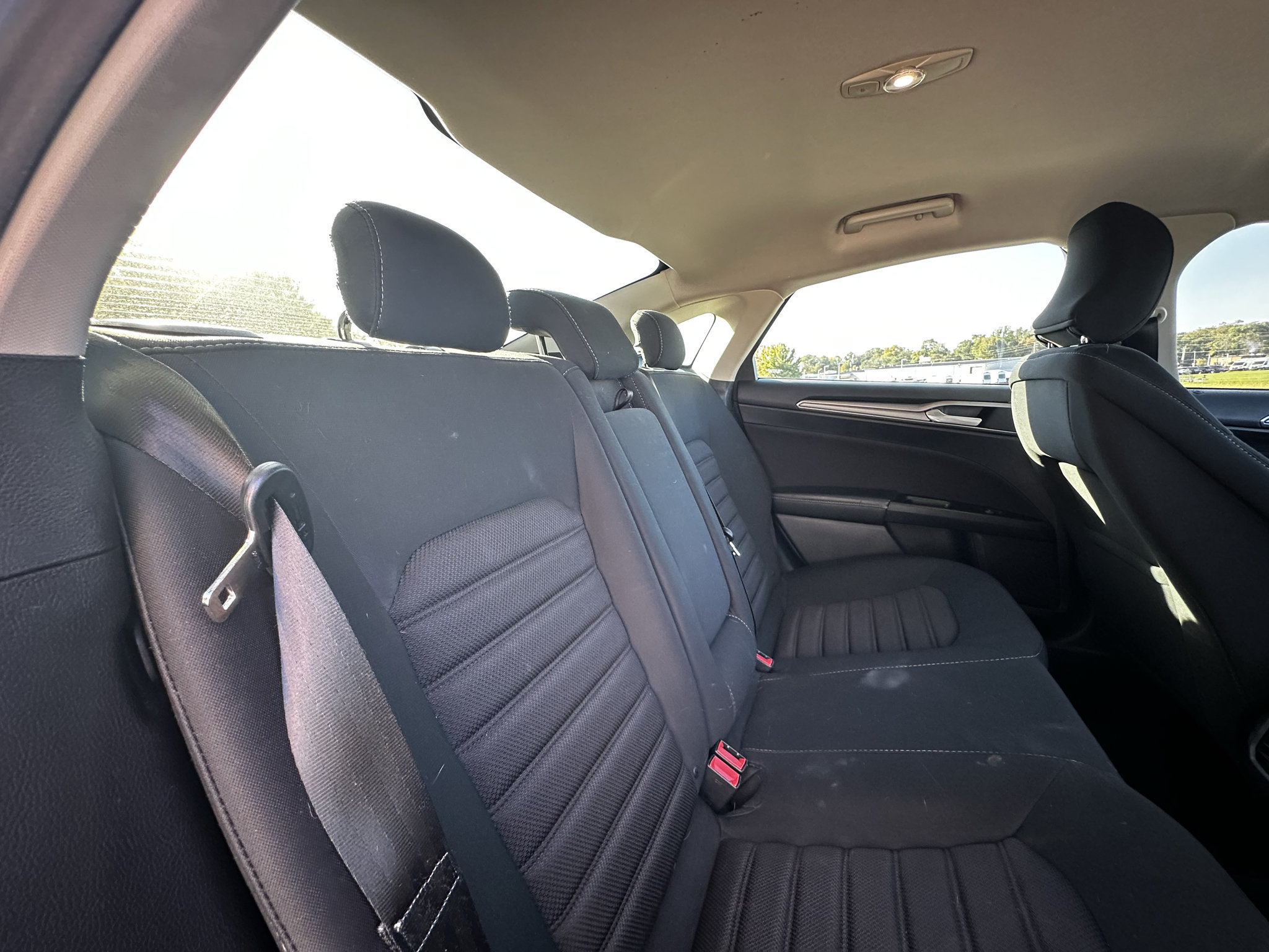 Used 2017 Ford Fusion SE w/ Fusion SE Technology Package FWD image 28