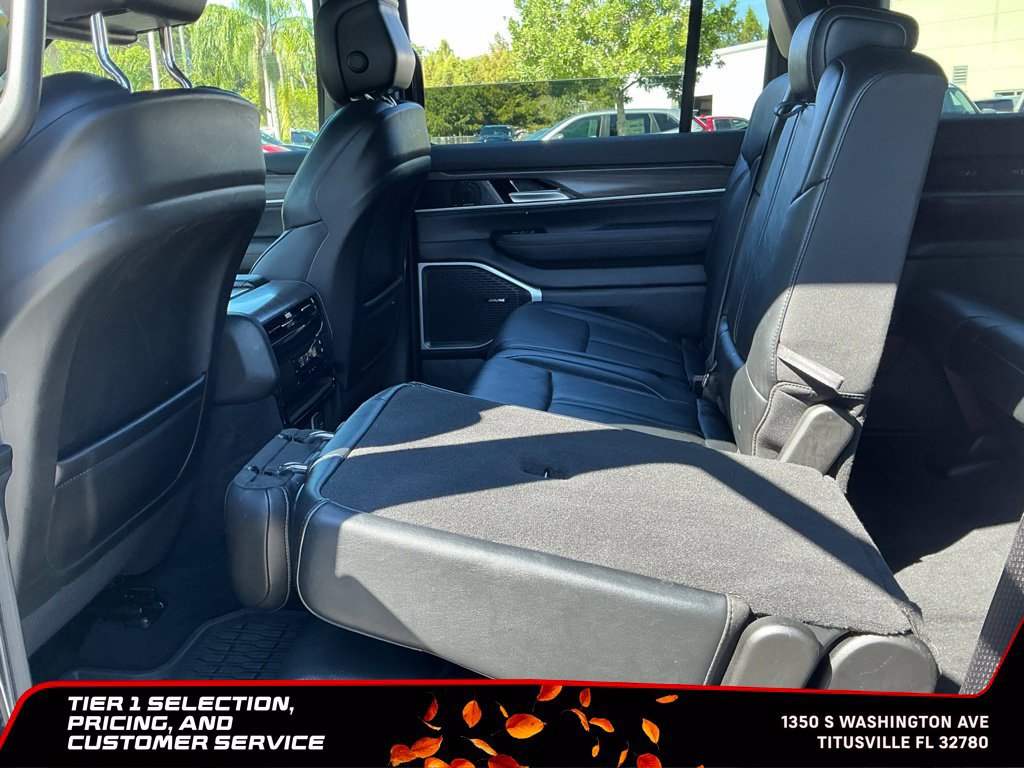 Used 2024 Jeep Wagoneer L Series II w/ Flexible Seating Group RWD image 30