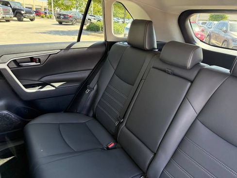 Used 2022 Toyota RAV4 XLE Premium FWD image 31