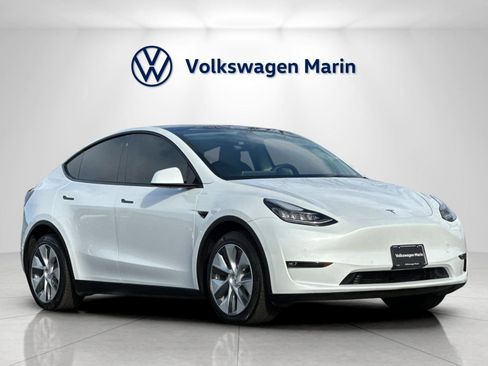Used 2022 Tesla Model Y Long Range image 7