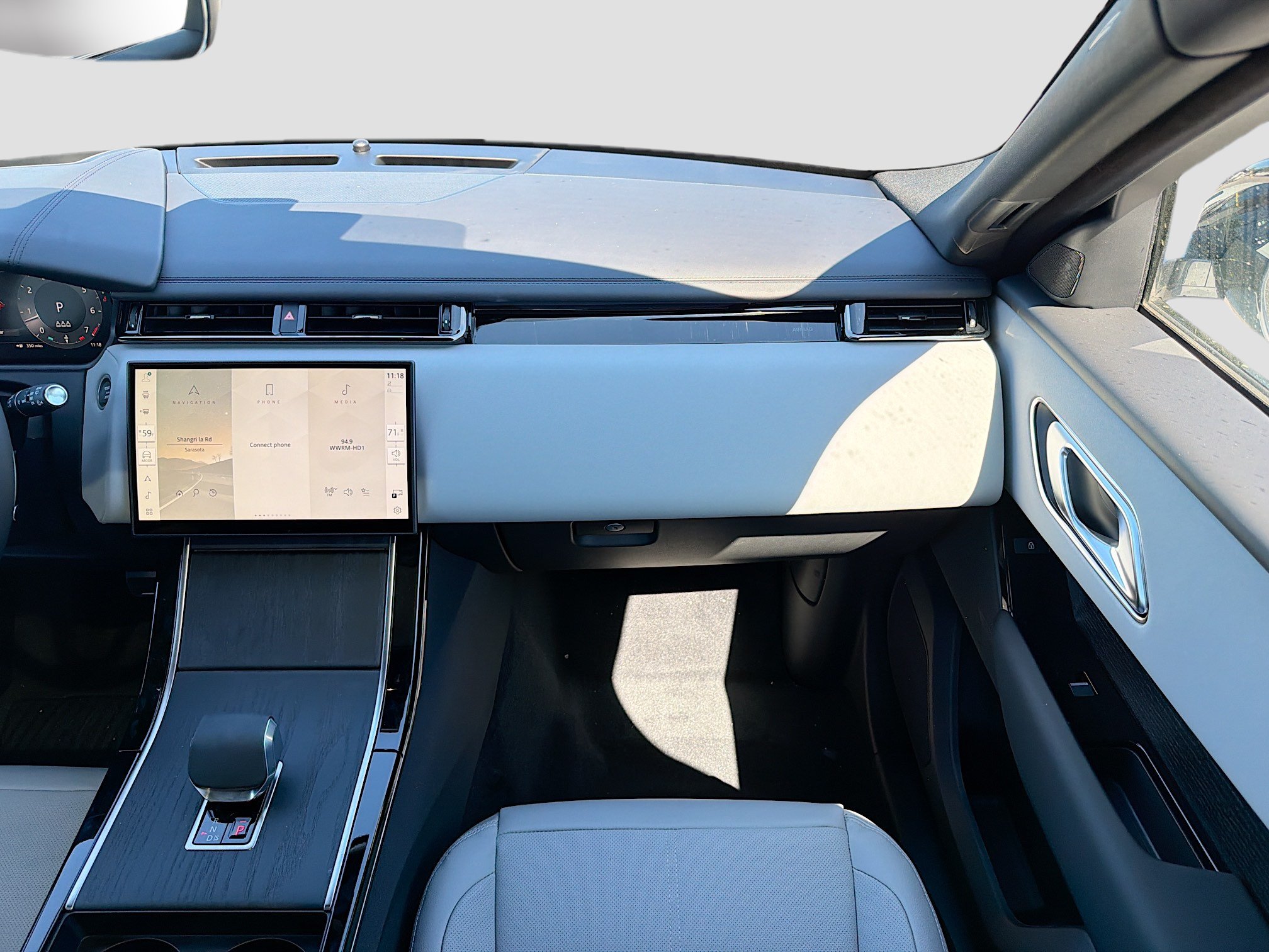 New 2026 Land Rover Range Rover Velar Dynamic SE AWD/4WD image 18