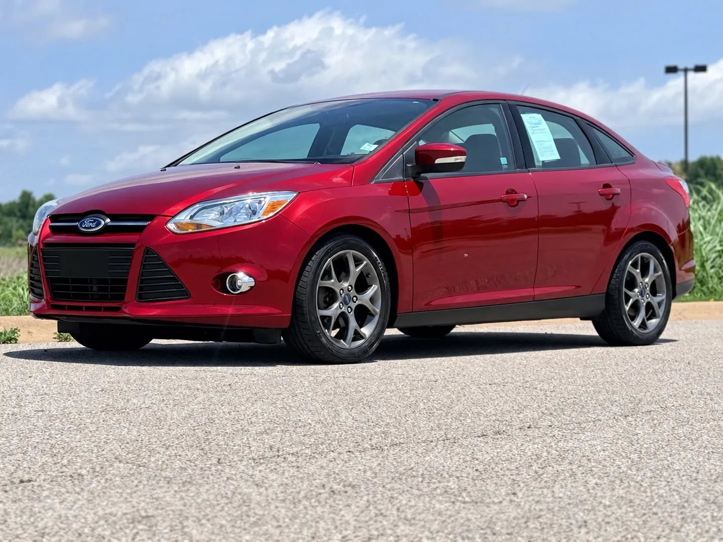 Used 2014 Ford Focus SE w/ Equipment Group 201A FWD image 1