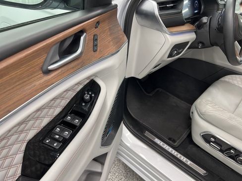 Used 2022 Jeep Grand Cherokee L Summit w/ Advanced Protech Group IV image 19