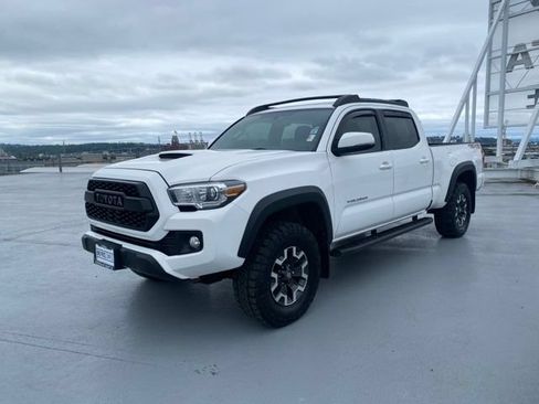 Used 2017 Toyota Tacoma TRD Off-Road AWD/4WD image 4