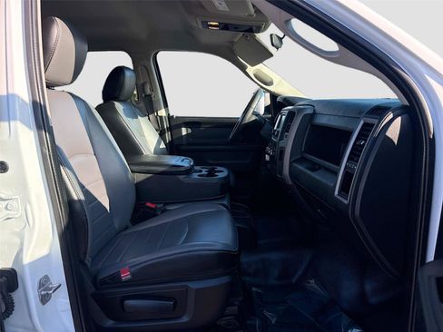 Used 2022 RAM 1500 Tradesman w/ Chrome Appearance Group image 28