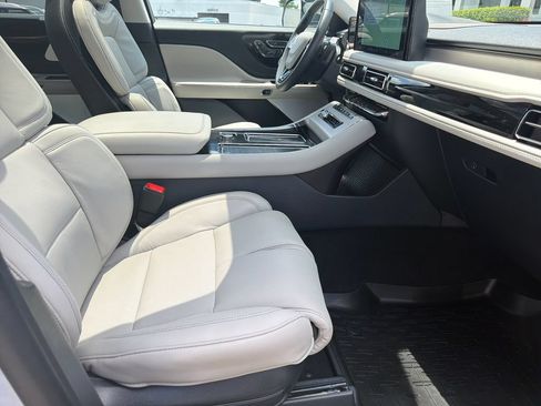 Used 2025 Lincoln Aviator Reserve w/ Luxury Package RWD image 41