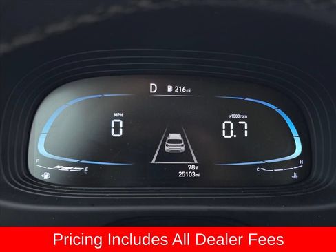 Used 2023 Hyundai Venue SEL FWD image 6