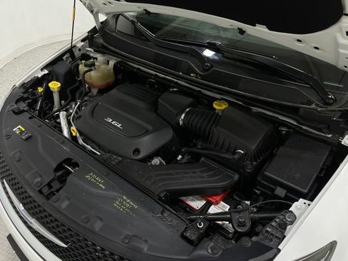 Used 2018 Chrysler Pacifica Touring-L Plus image 27